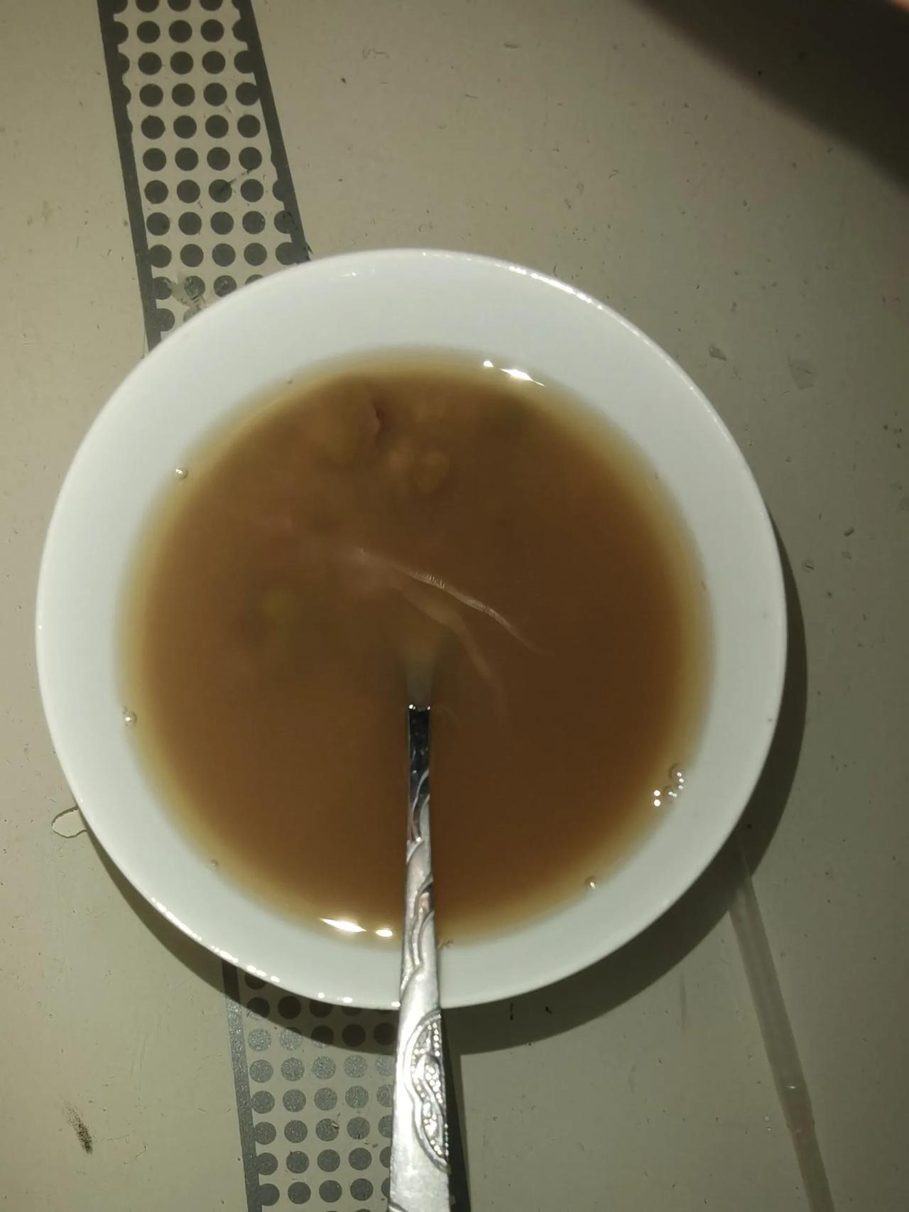 上午去超市买绿豆，准备炖点绿豆汤喝。绿豆7块4毛8一斤，我刚用袋子装起来，过来一