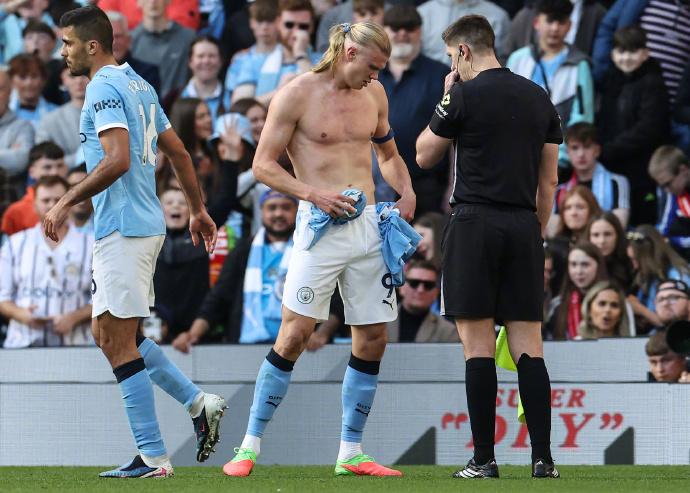 【哈兰德打入制胜球拿下天王山之战，曼城士气高涨】这场比赛，就是哈兰德用一记“杀手