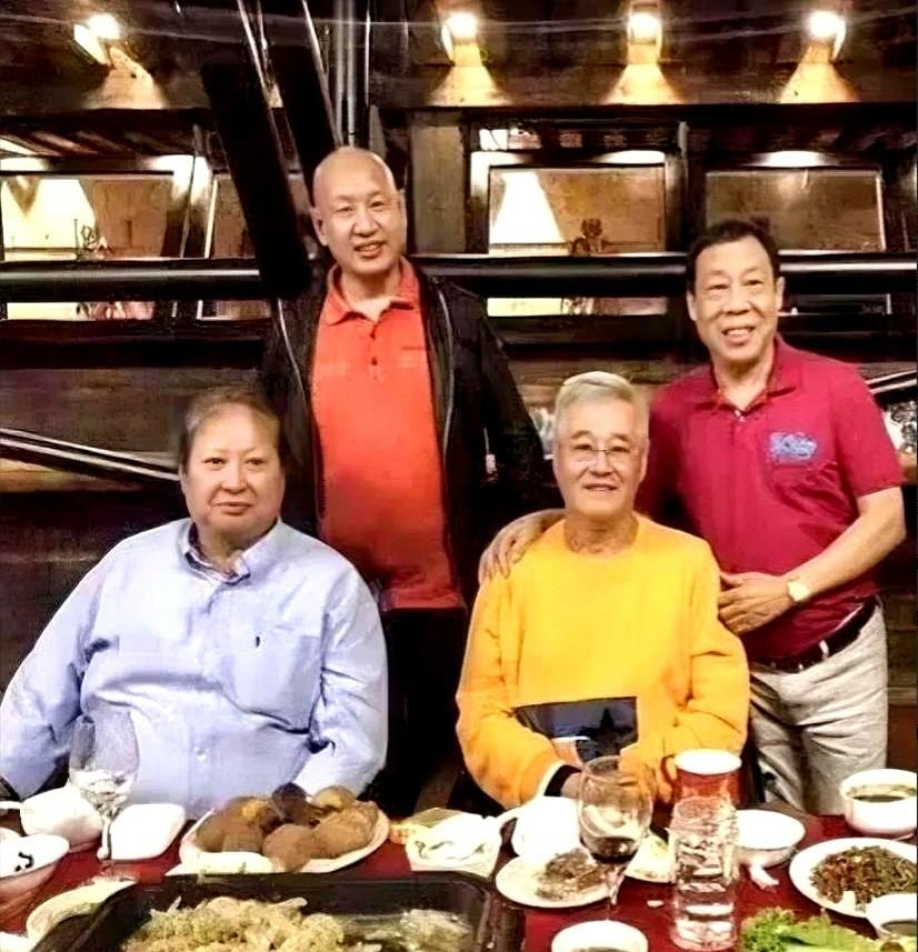 2015年，洪金宝去东北拍戏，突然接到了赵本山的电话。
赵本山把他行程摸得一清二