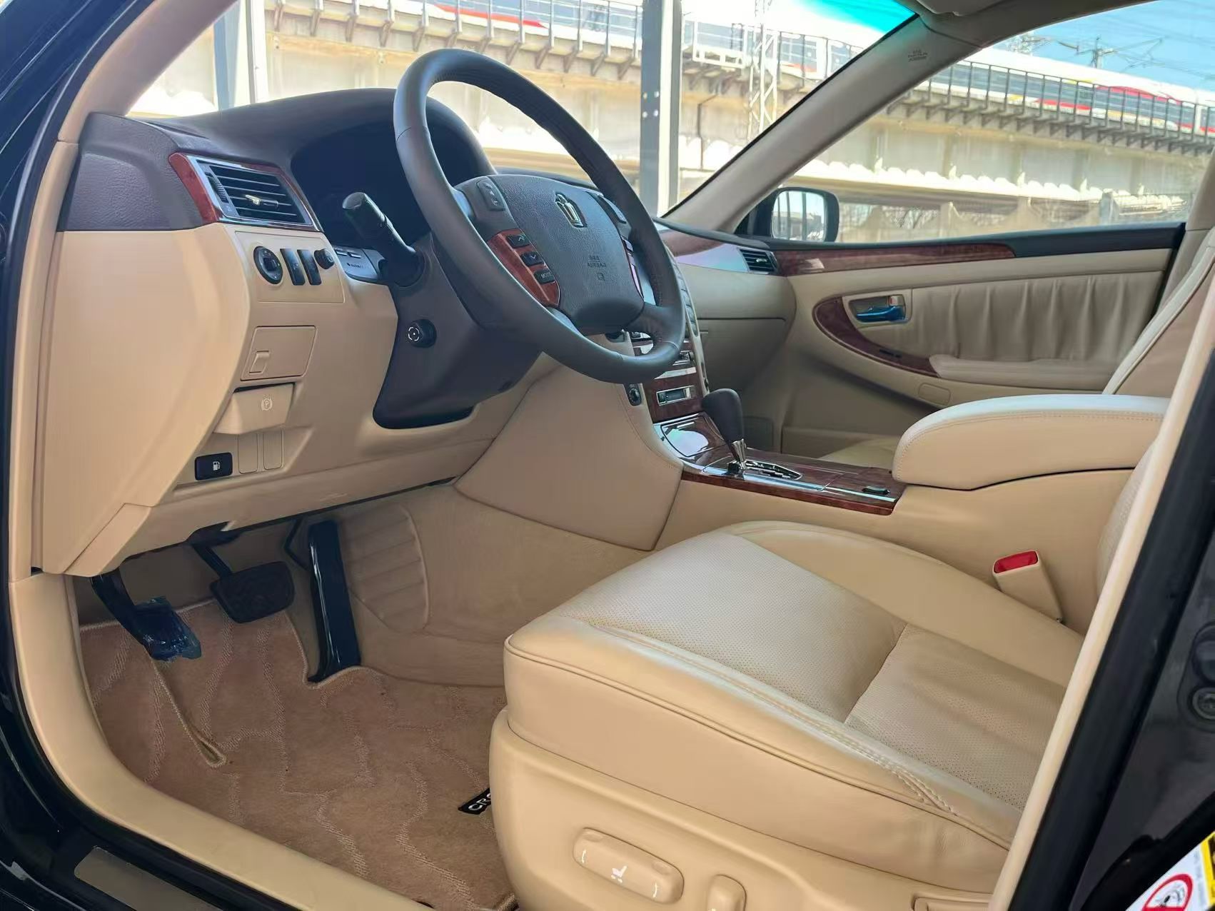 大家猜猜这台皇冠的公里数猜对了我送你个 HMMC 定制服装 大连