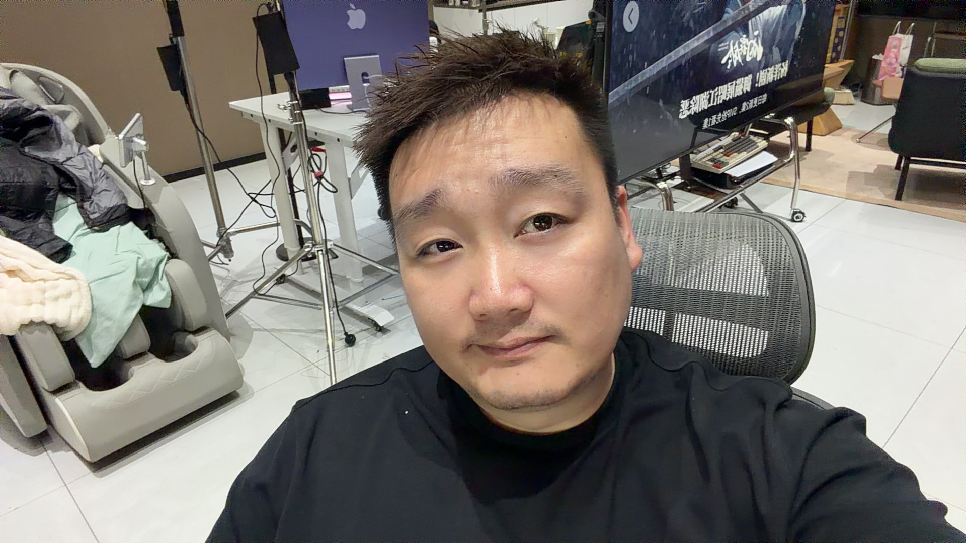 干完今天的活一抬头又21点了，今天一天面基了2波天南海北的粉丝，交出去5台笔记本