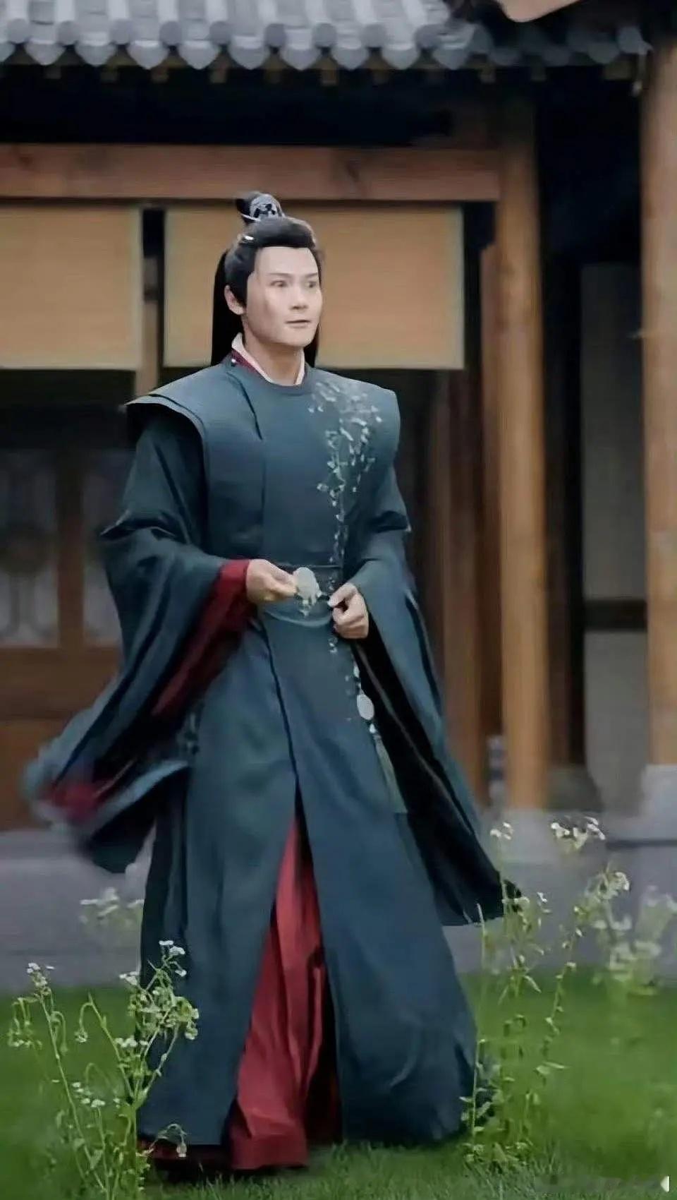 短剧竟然有龚俊演的温客行的衣服😂看得出来脸真的很重要 