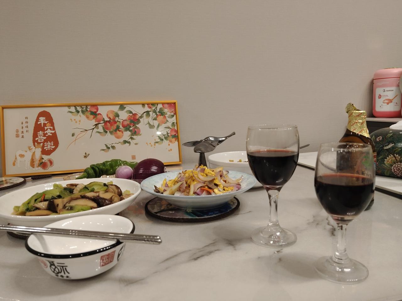 今天我才发现，前天的一篇头条很奇怪！

前天的头条阅读量9732，可是我一看展现