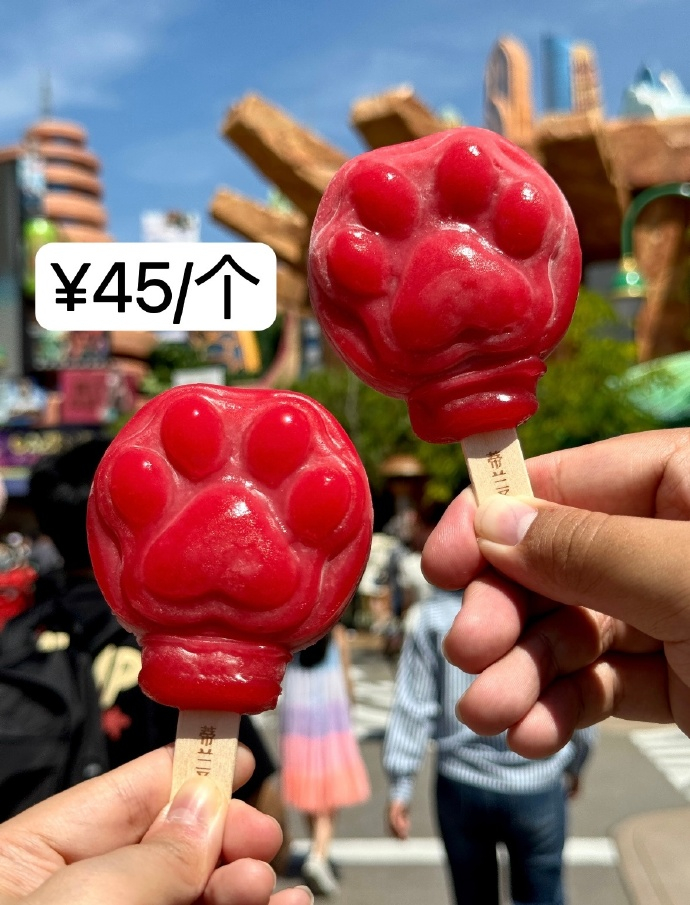 上海迪士尼70元1个包子网友怒了好像是迪士尼的「正常物价」？所以每次去迪士尼，我