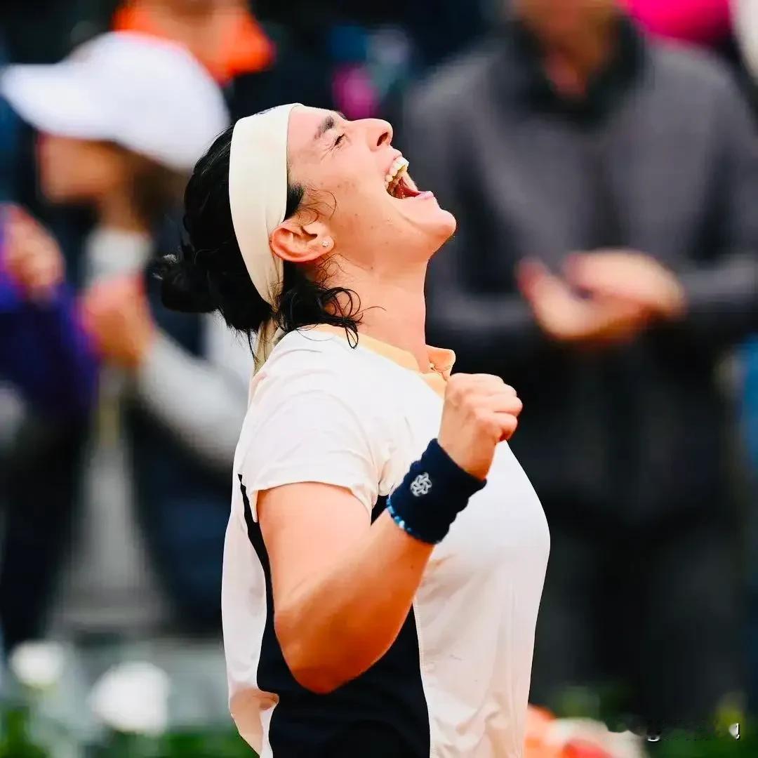 法网女单八强先产生4席，全部都是赛会前八号种子，头号种子斯瓦泰克将与5号种子万卓