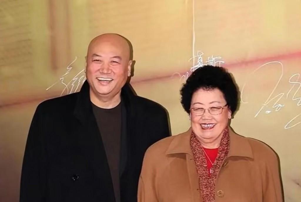 陈丽华85岁走了，大家本来该说喜丧，结果目光全盯在遗产上，尤其是她老公迟重瑞能分