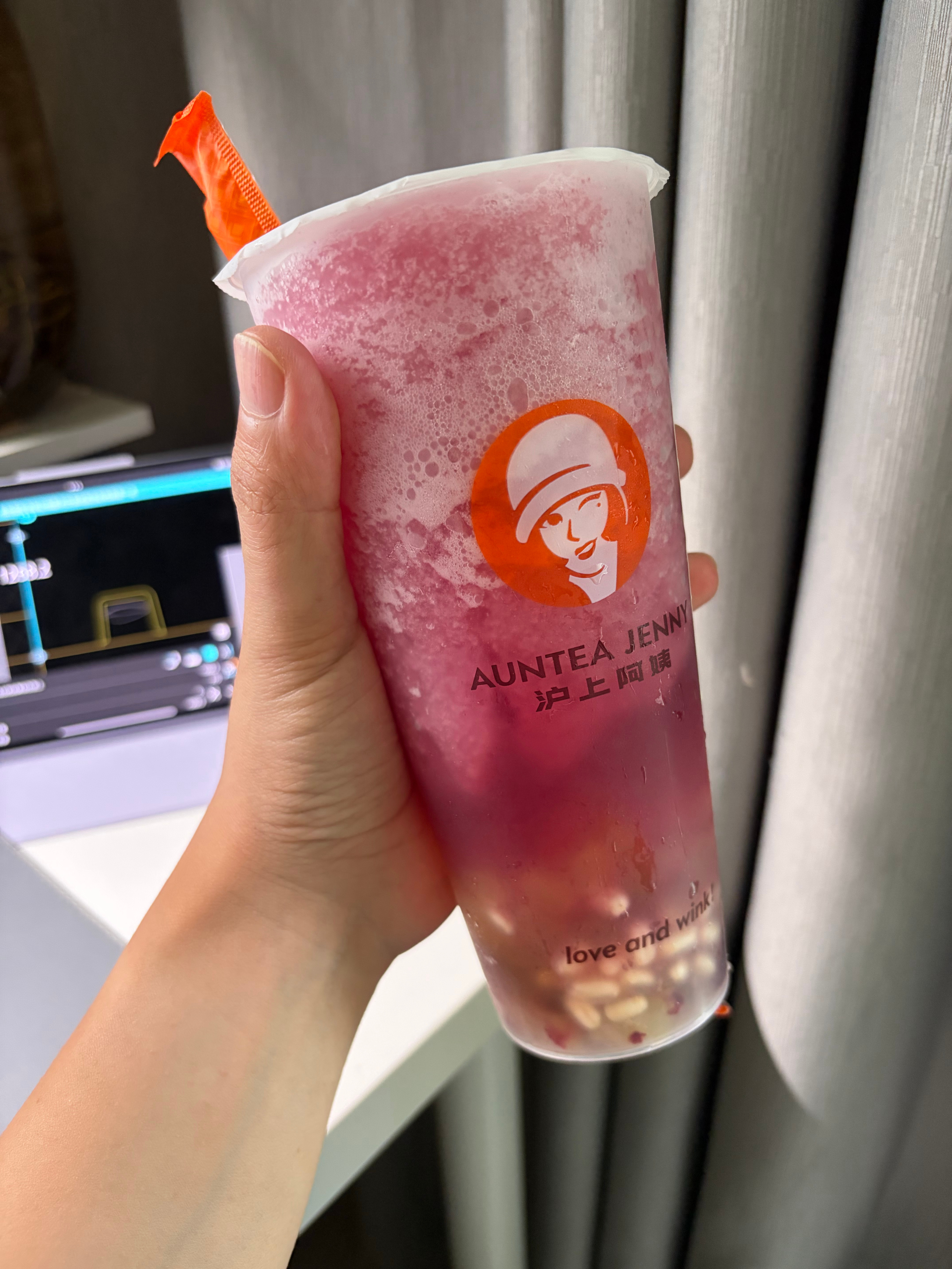 谢谢老婆让我是喝上秋天的第一杯奶茶了立秋