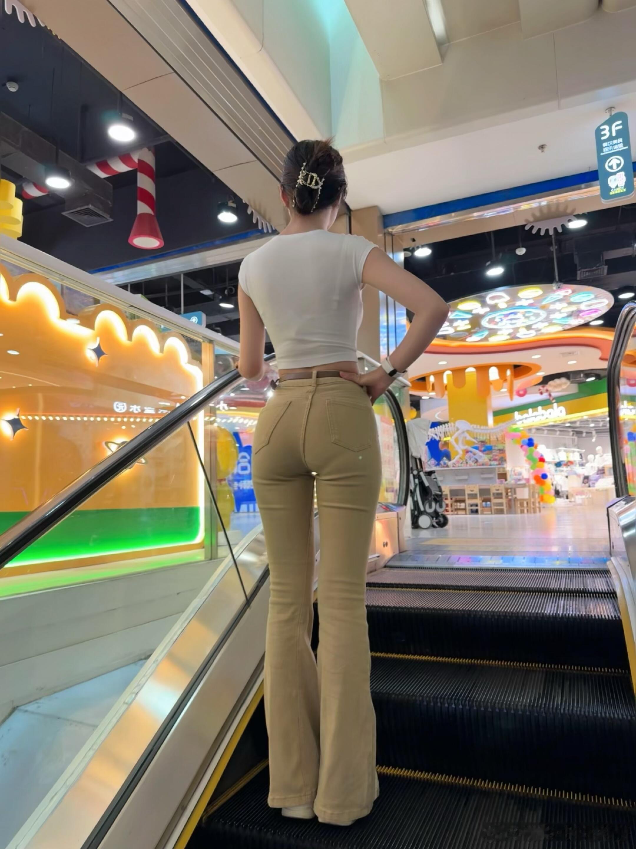 街拍小姐姐穿搭 ​​​