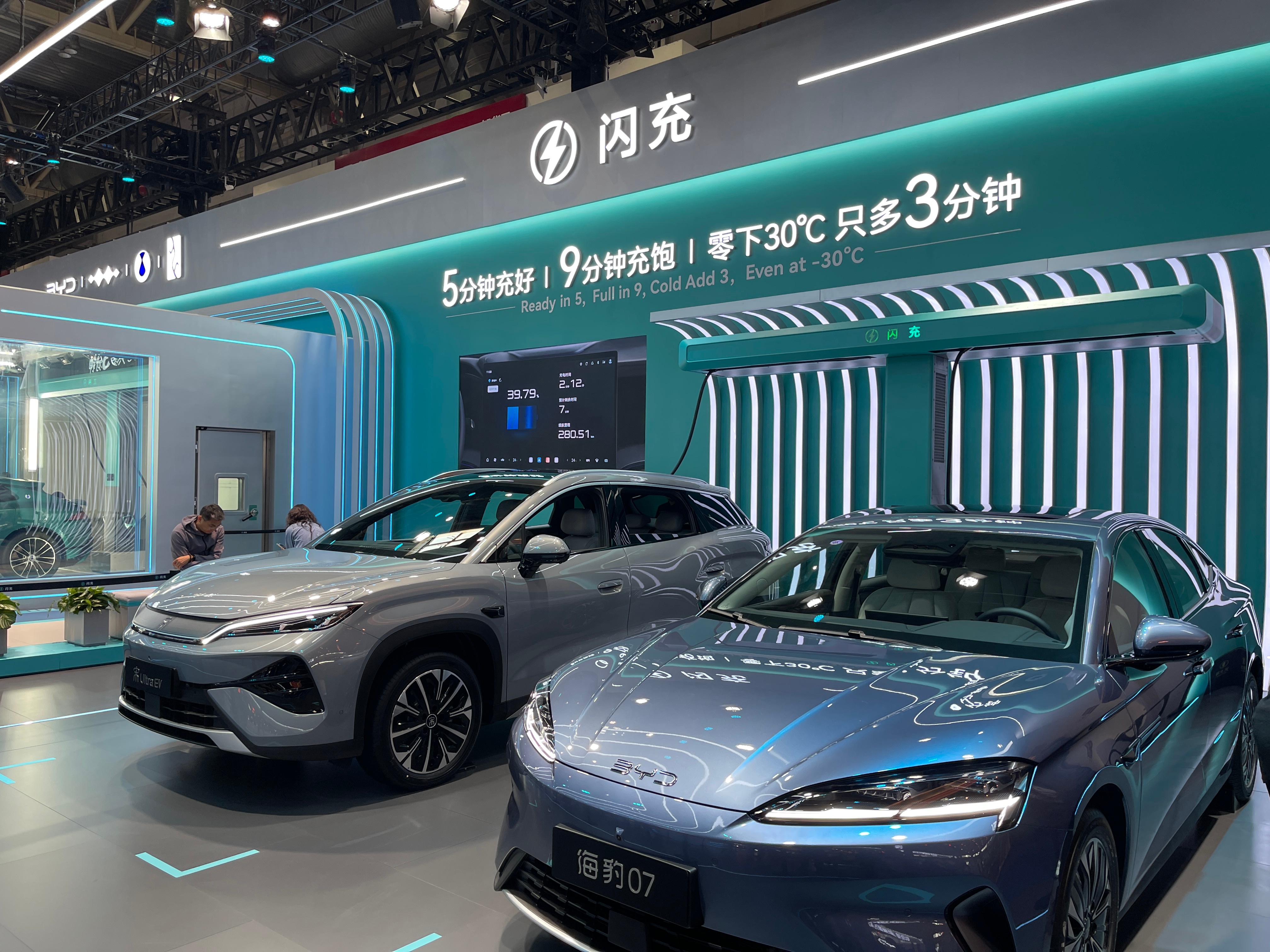 8月28日，比亚迪宣布，其第1万座汽车闪充站在深圳正式落成，标志着自今年3月5日