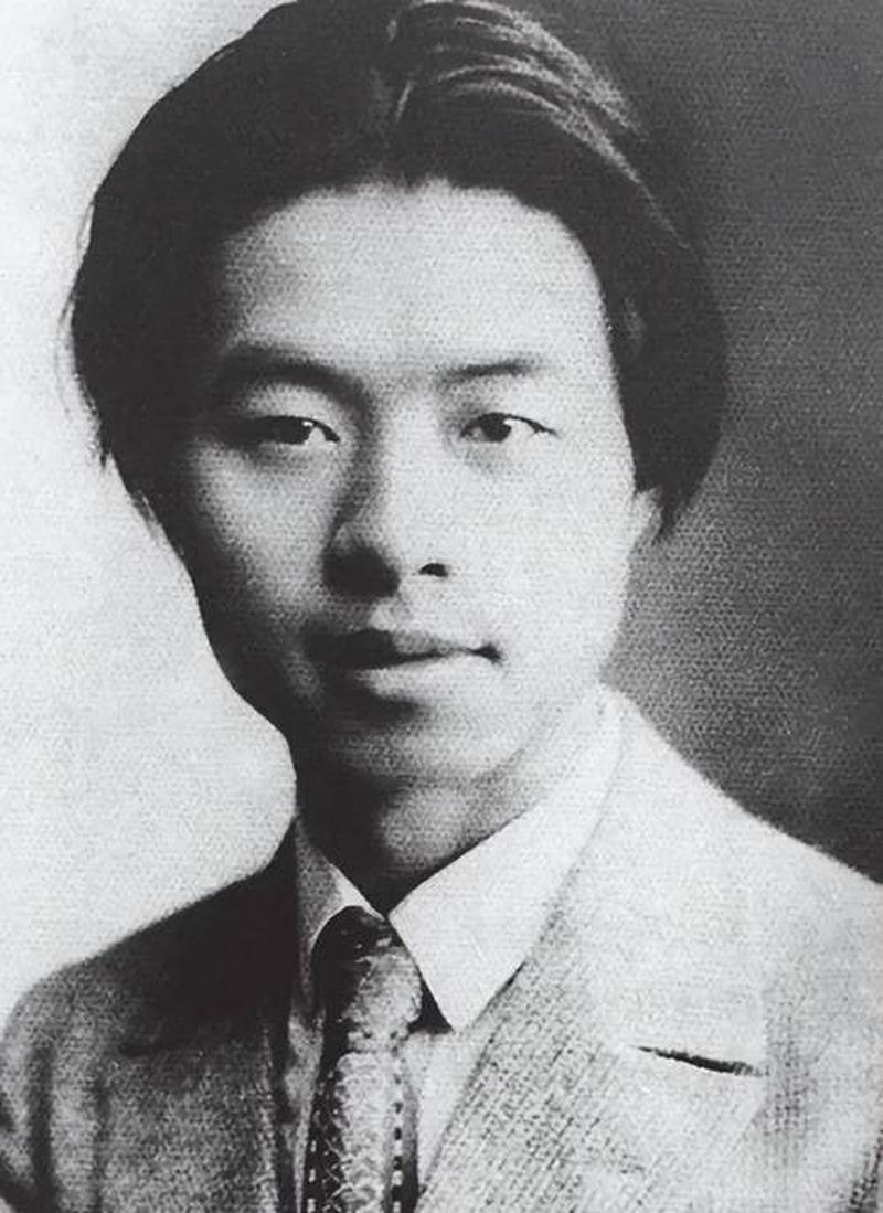 据丁玲回忆，1928年,丁玲同居三年的男友和刚认识的新欢,被她拉到杭州共同居住过