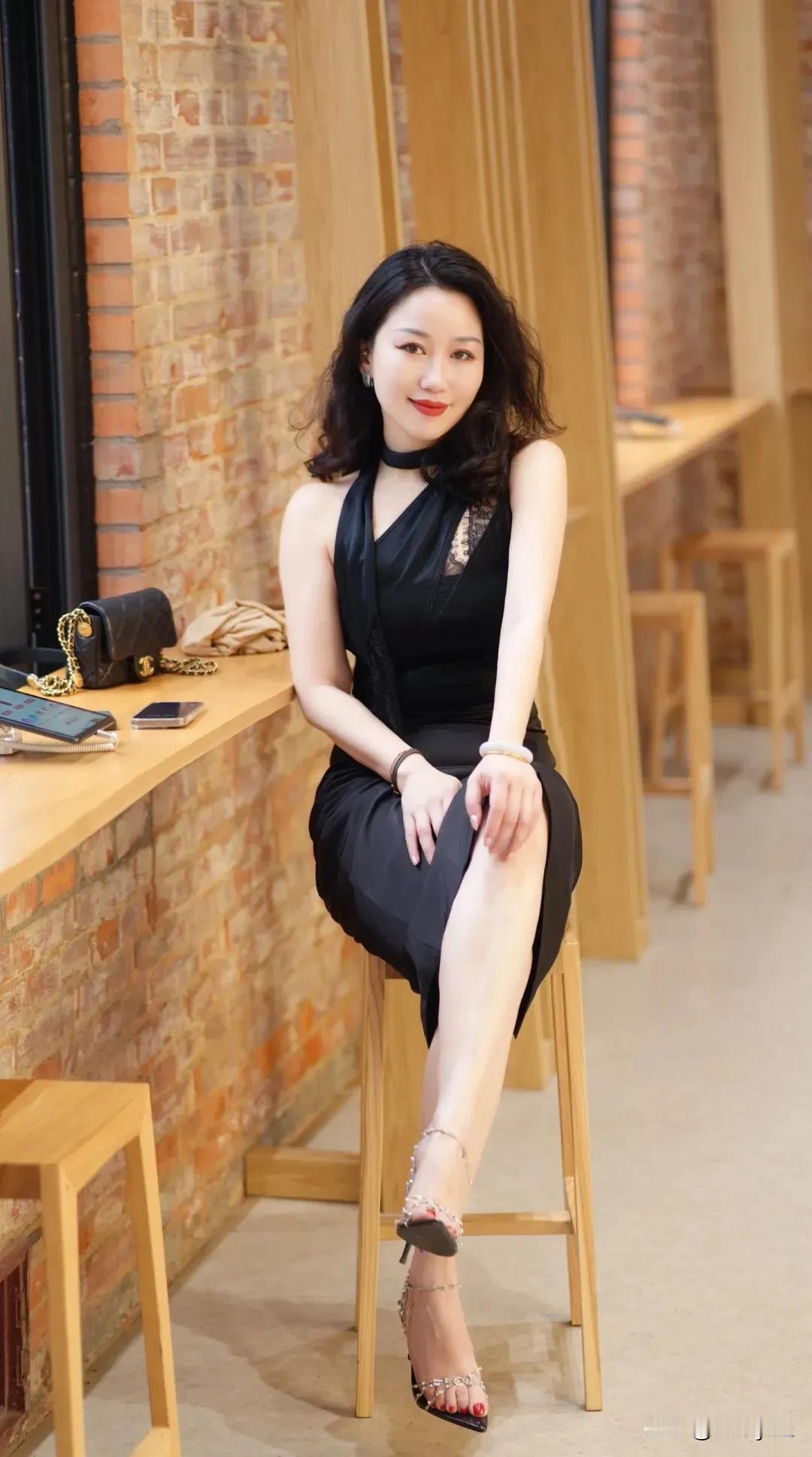 #四十岁左右的女人最大的魅力是什么#
#迷人的极品身材# #好身材性感女神# #