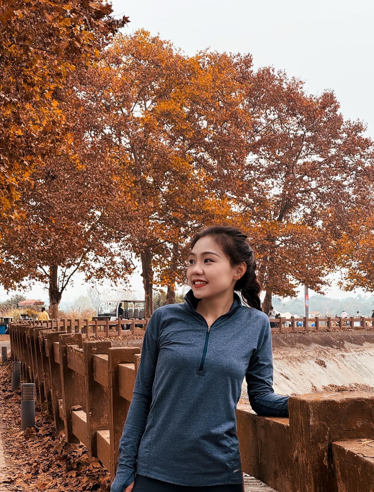 梧桐叶黄啦！快来打卡！
📍成都 青龙湖湿地公园

成都的周末被冷空气按下快进键