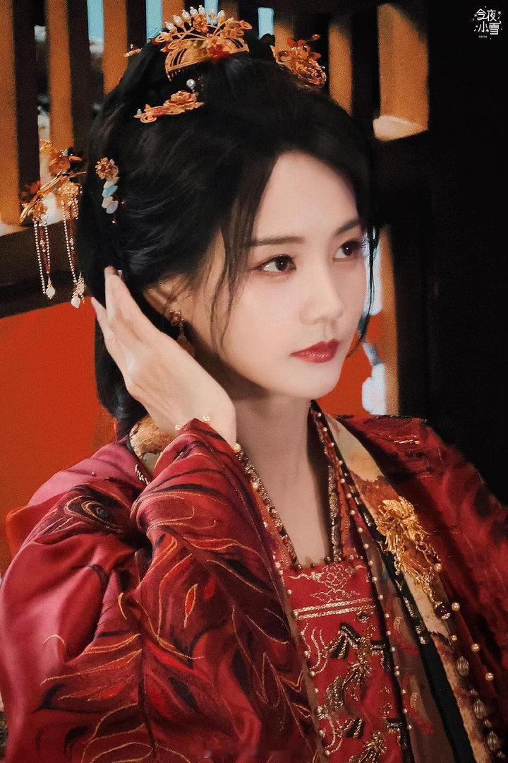 李一桐云秀行剧照 李一桐这套范云的剧照，像是从古画里走出来的小狐狸，又灵又俏，眼