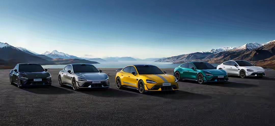 小米汽车—SU7 Ultra11月份的销量只有80台。
SU7 Ultra202