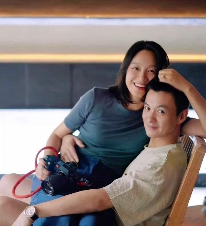 周一围和朱丹，不管后面感情怎样，当初朱丹惹上官司要赔1600多万，人家周一围帮还