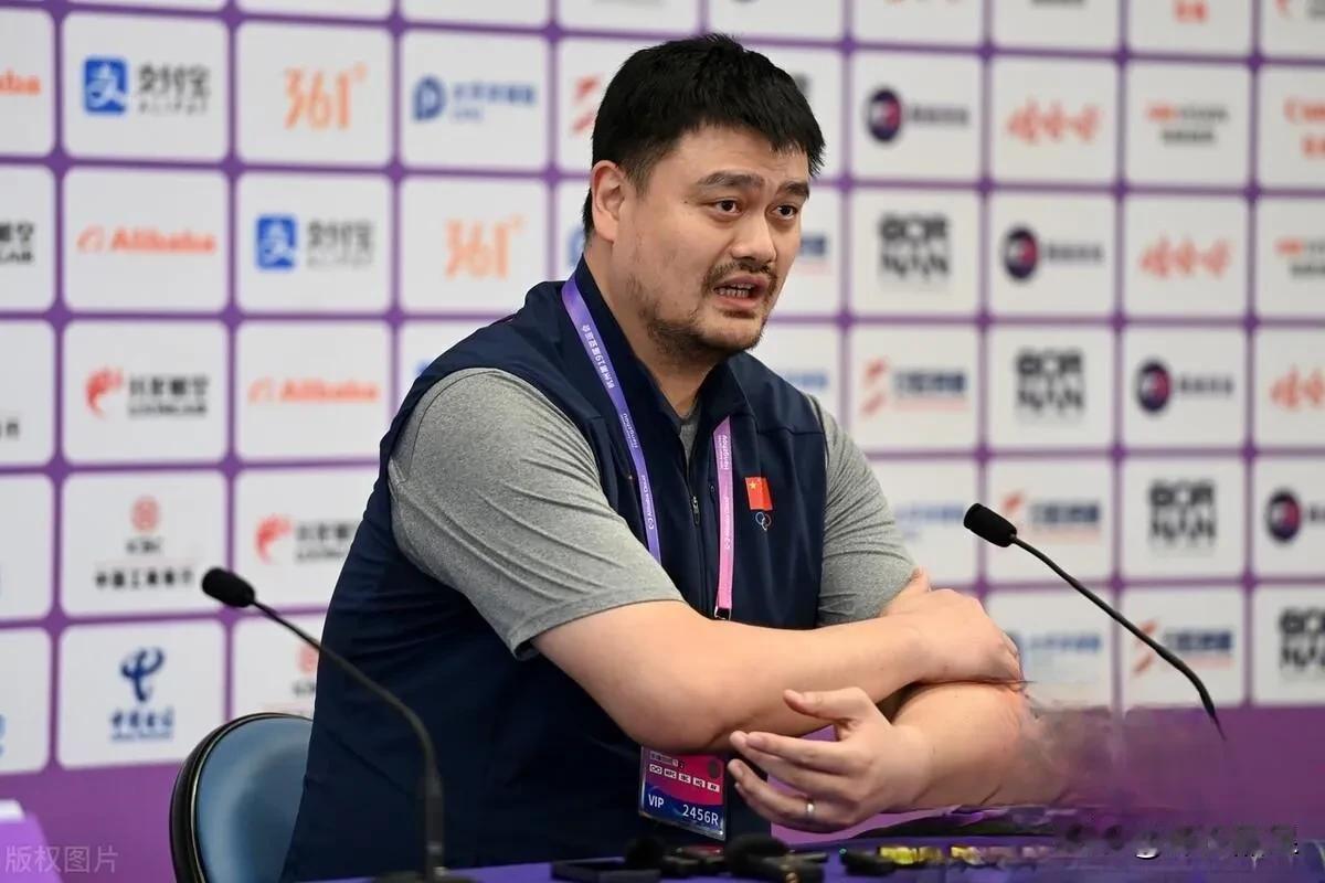 姚明谈乔帅去留！
姚明之前说，“训练靠什么？还是要靠教练，教练是核心问题。大学最