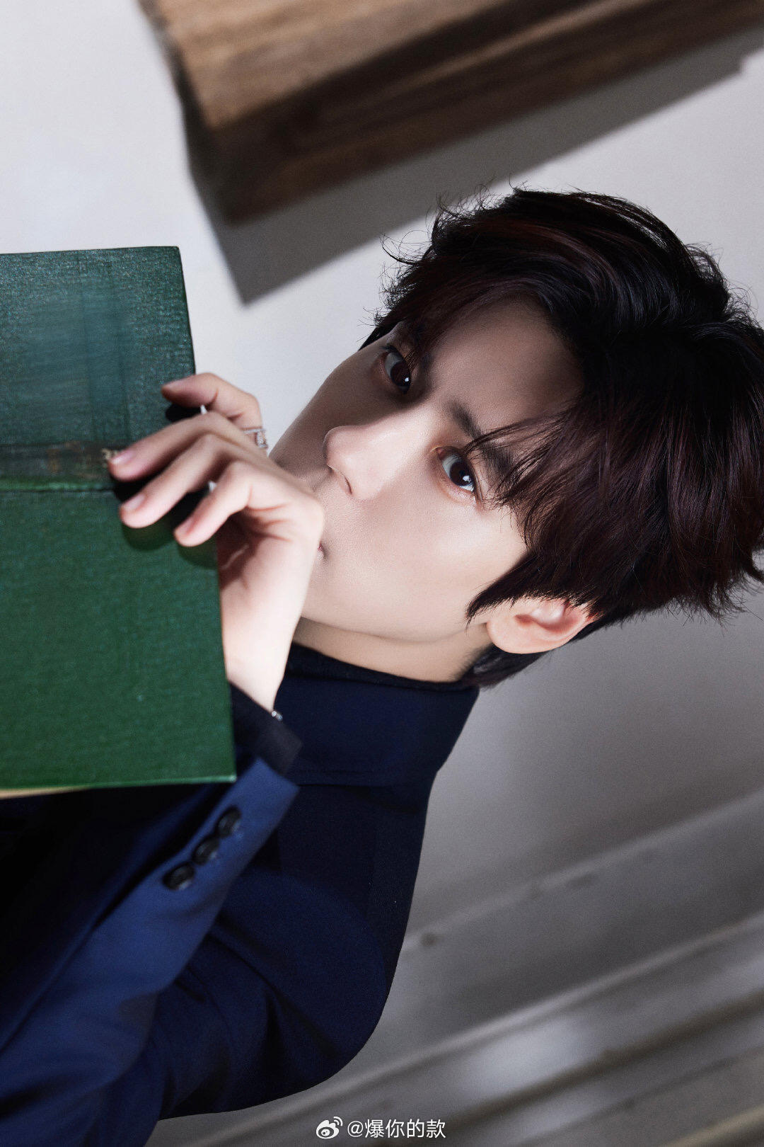 没有十年暗恋魏哲鸣不接别人演暗恋是青涩悸动，魏哲鸣演暗恋是直接把“十年”刻进DN