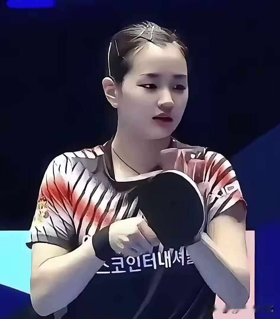 不少球迷观看金娜英的比赛时，很容易被她身上的气质吸引。她站在球台边，干干净净像邻
