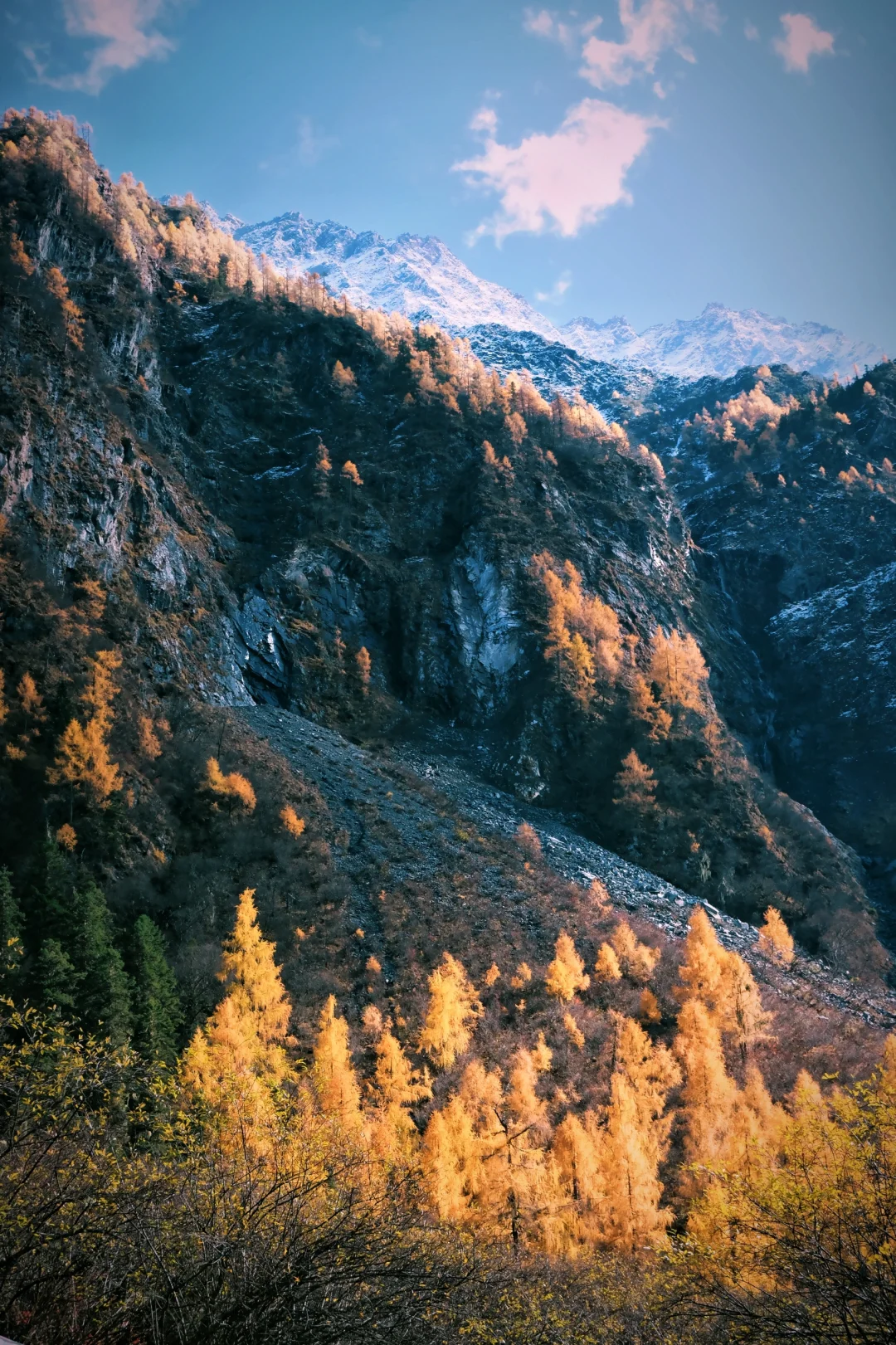 秋天的第一座雪山，“小冈仁波齐”霸王山