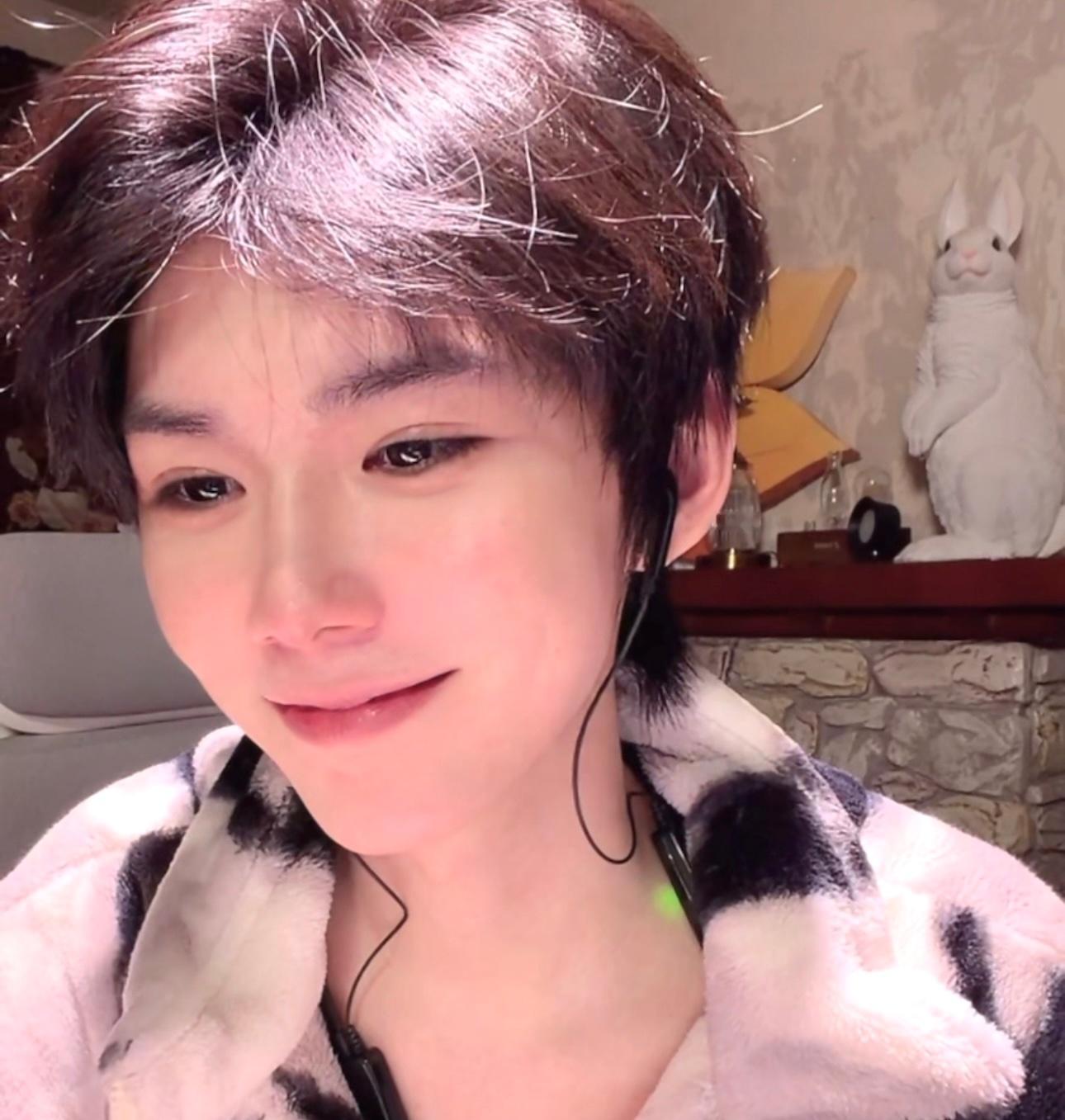 完全宠溺的笑啊啊啊啊啊 