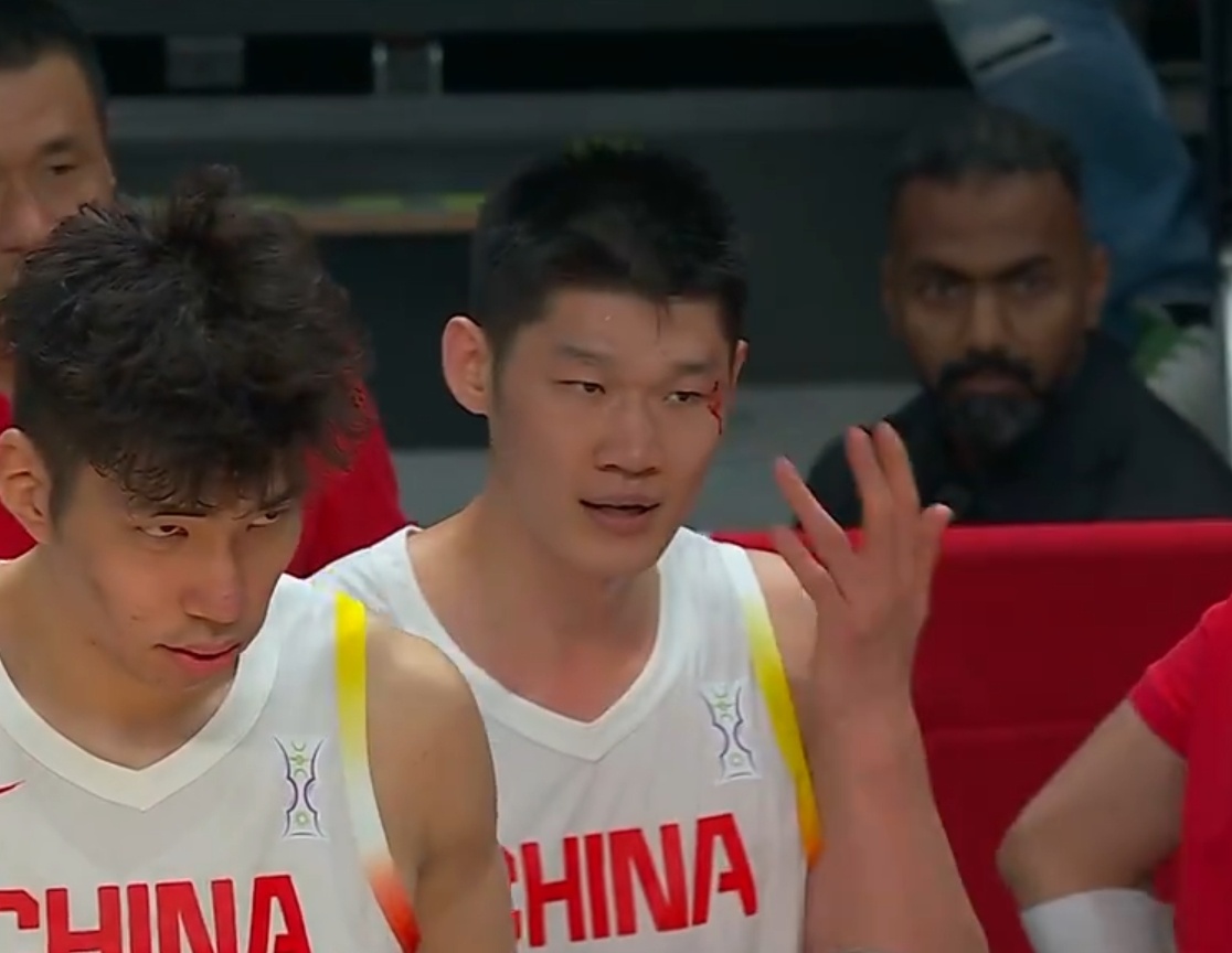 对阵韩国，胡金秋投篮15投11中，拿到23分11篮板！中国男篮vs韩国男篮 ​​