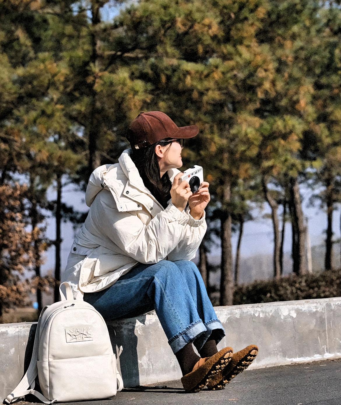 什么是蠢？
不是智商不够，
是明明活在现实里，
却偏要自欺欺人！​‎͏ 

没