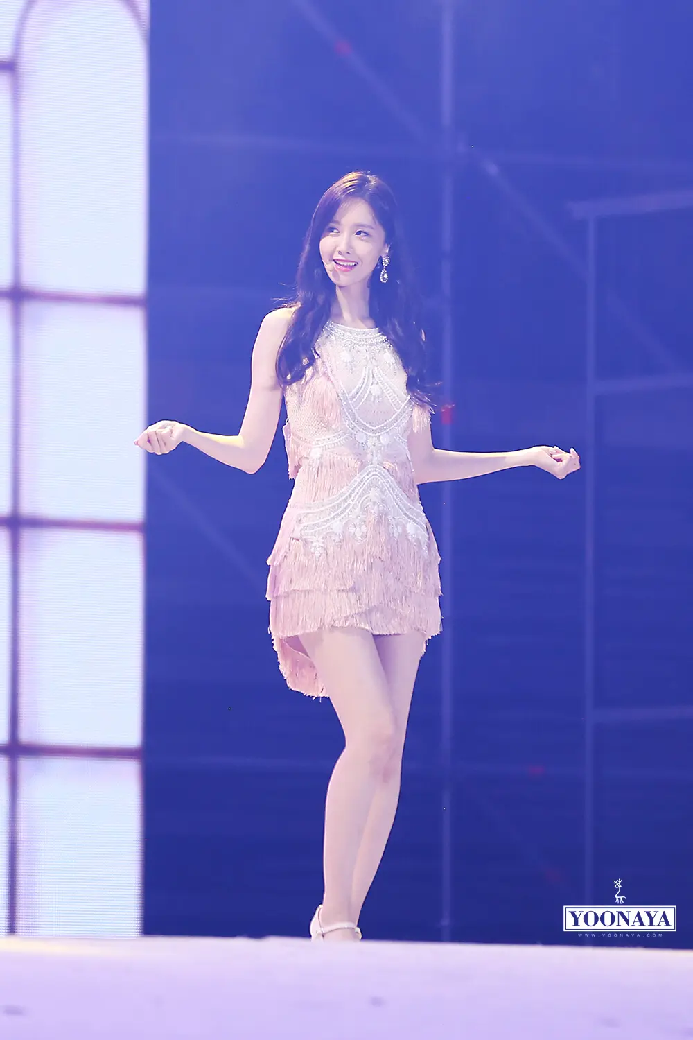 圆圈勾勒成指纹。