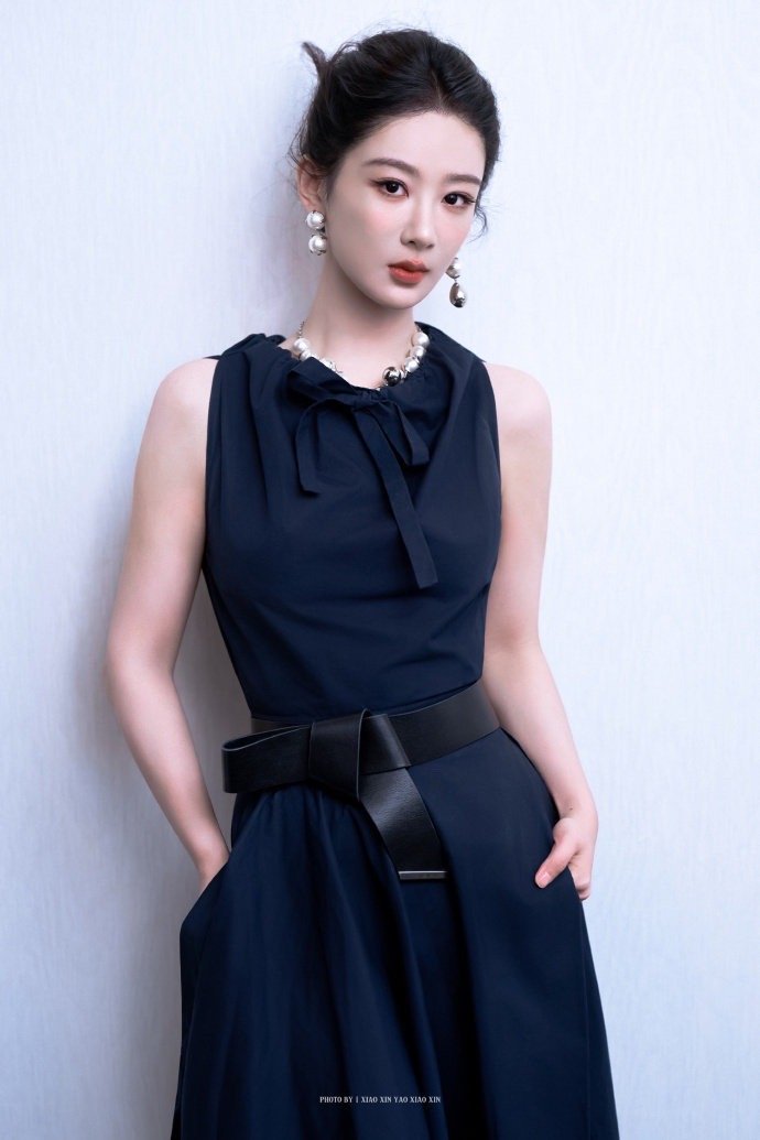 杨紫玉兰花开君再来 💜杨紫董竹君 不管你在哪里，我永远都在你转身的距离。 杨紫