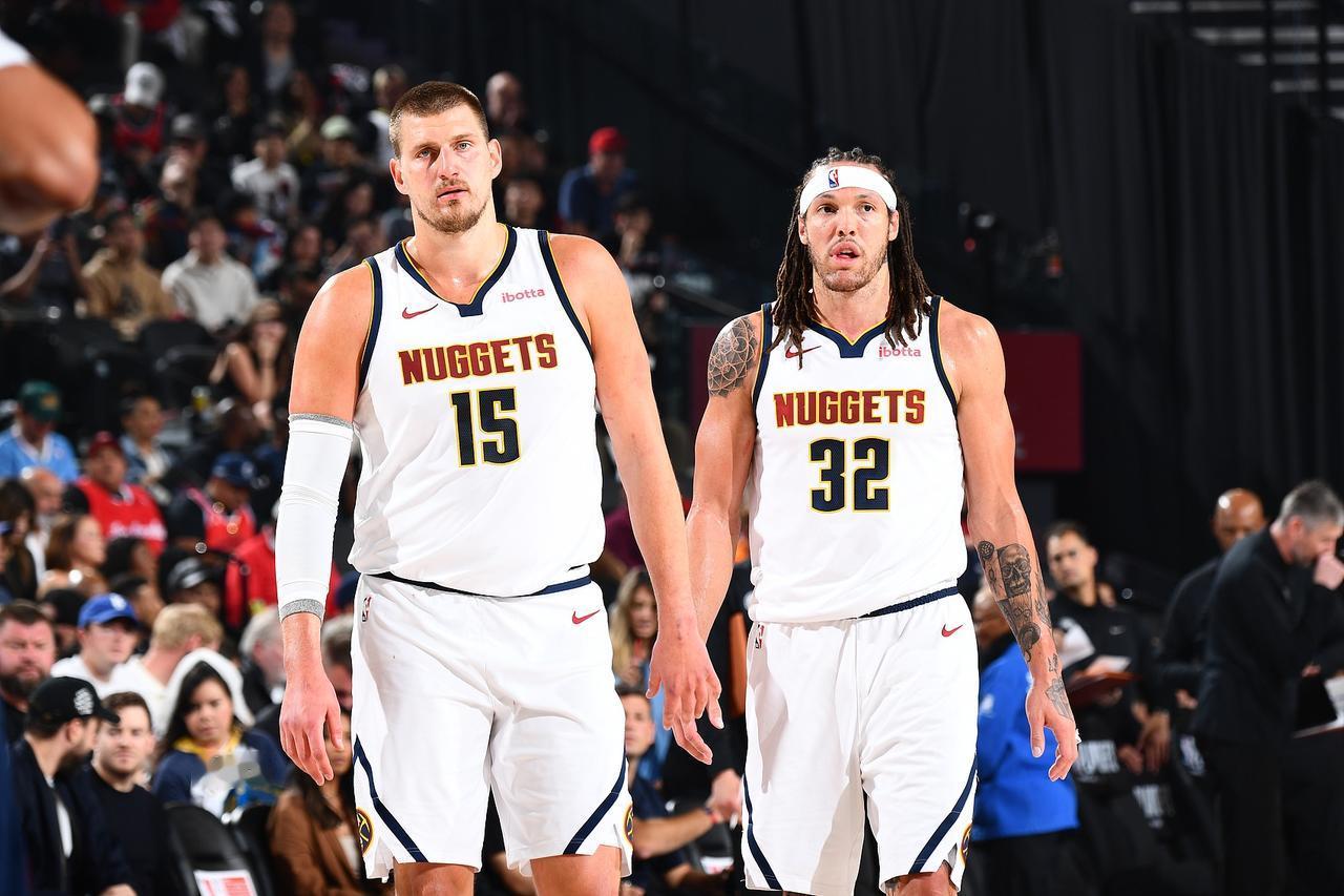 真没想到啊！掘金让了一套主力阵容，居然还能赢雄鹿，约基奇和穆雷可以安心养伤了：