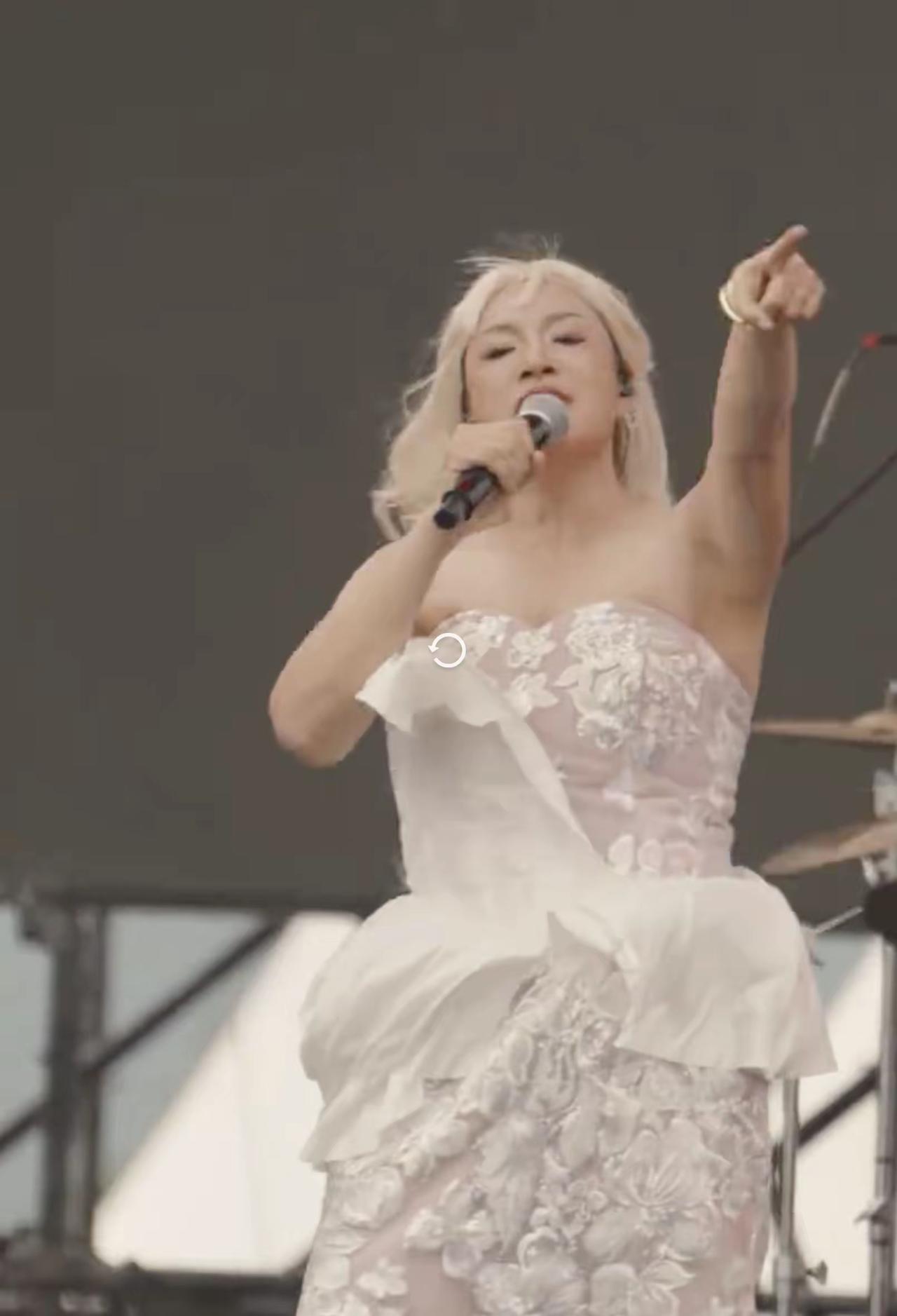 大快人心！那艺娜被定性劣迹艺人，完全是咎由自取！
 
她明明是湖北本地人，却非要