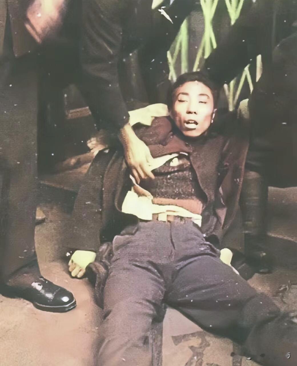 这是一张日军严禁公开的照片，但被日本国内反战人士泄露了出来，我们才得知照片里，这