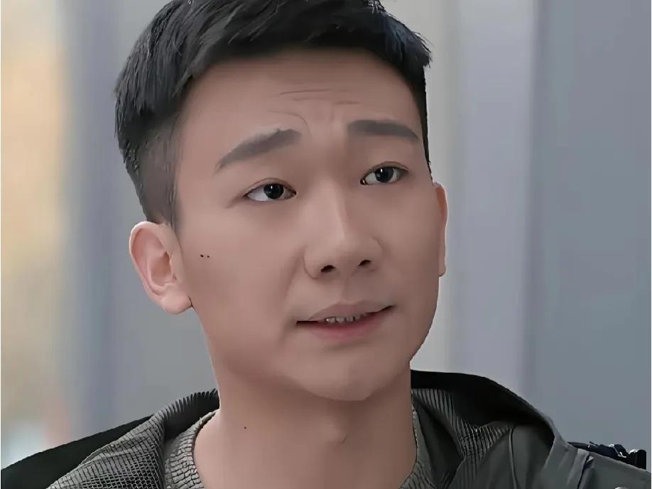 重刷《欢乐颂》才发现，应勤才是隐藏最深的“高级渣”。表面看是有“处女情结”的传统