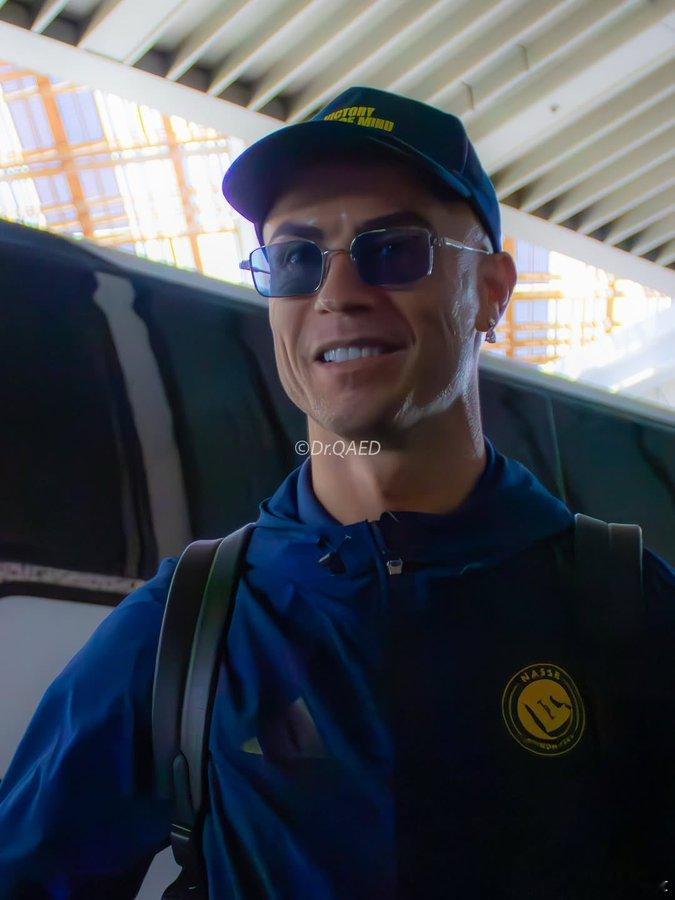 C罗 玩晒不可复制的MVP迪拜祈祷vs利雅得胜利