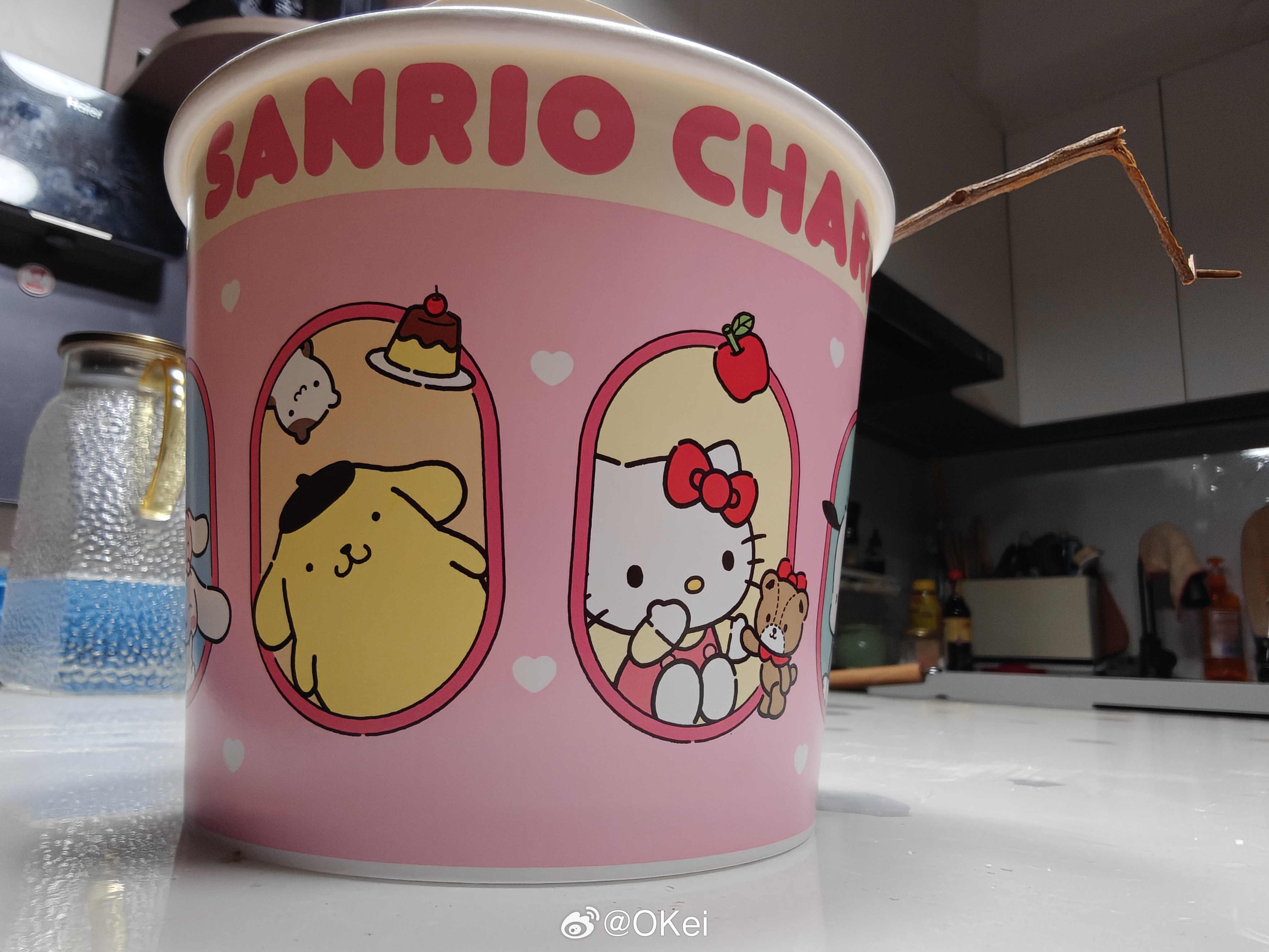 今天星期四，疯狂中又带点可爱和惊喜。 