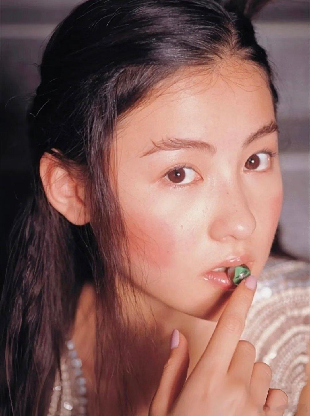 张柏芝：少女时期，那时还有婴儿肥！ ​​​
