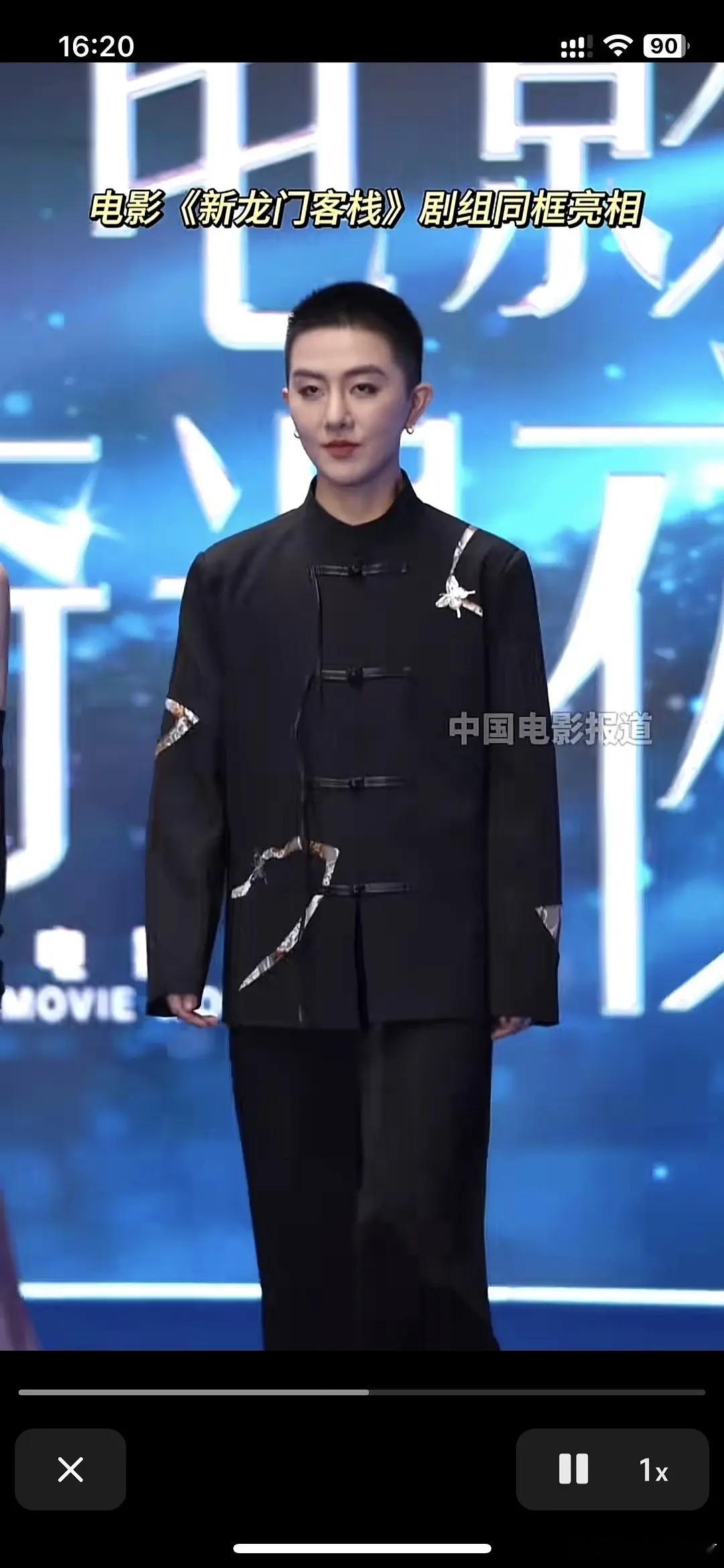 张亚洲这……帅吗？感觉好油，眼睛也没神 ​​​