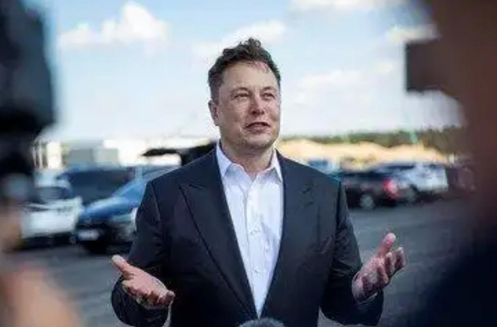身价4000亿的超级富豪马斯克，再次语出惊人：“尽管我每天能挣3亿美元，但我自己