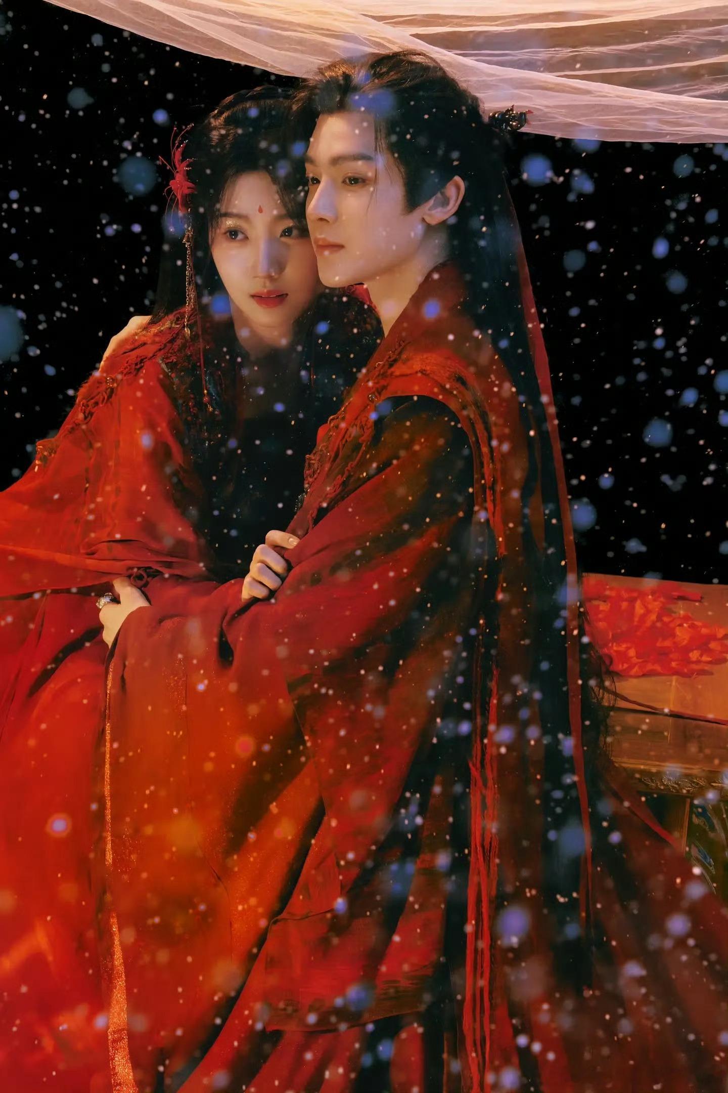 朱山尽拍的侯明昊、卢昱晓《入青云》的双人大片📷 ​​​