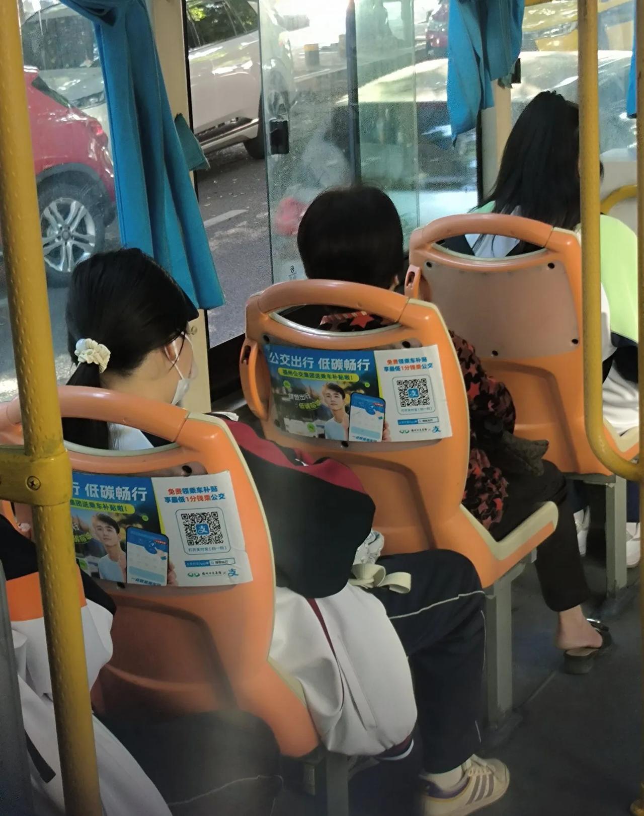 分享城市新鲜事女儿福州初三在金山片区最好的初中金山中学就读，最近模拟考考了748