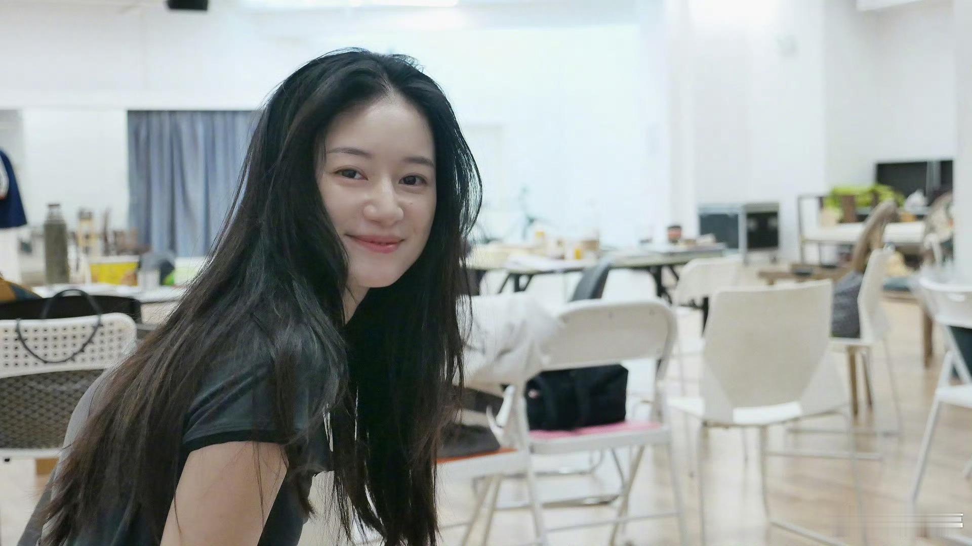 郭晓婷不去浪姐是因为不想熬夜确实熬夜熬的太吓人了！我觉得郭晓婷还是比较偏向氧气感