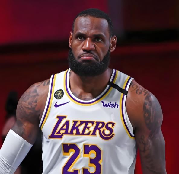 都怪詹姆斯，湖人现在是真没牌面啊！
今天NBA公布了揭幕战的三场比赛。
分别是活