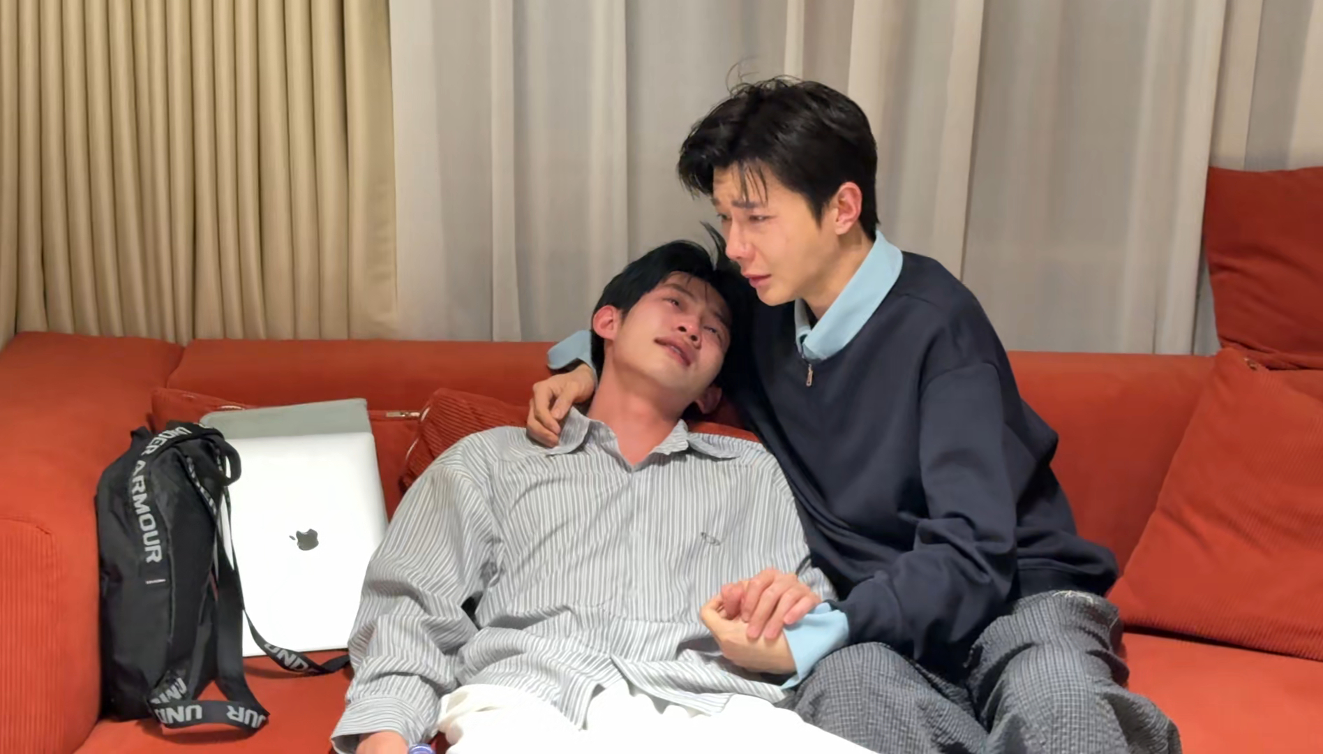 我们能不能永远感受彼此最浓烈的情绪风暴再从对方心底轻轻捡起一片花瓣 