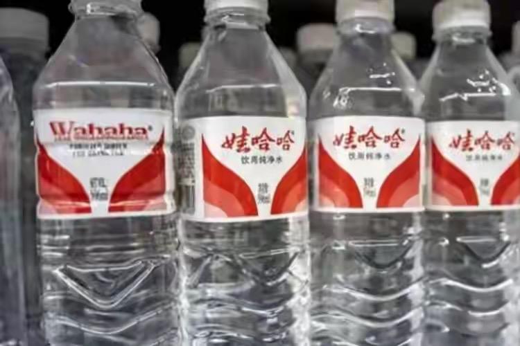 宗馥莉辞职了，家族内斗浮出水面，娃哈哈还能撑多久？

2024年4月，宗庆后去世