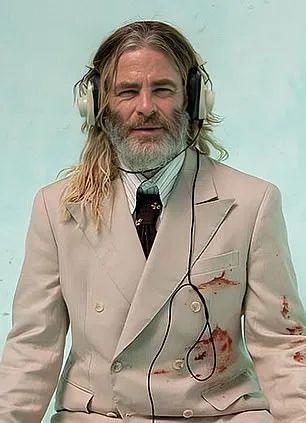 今年43岁的男演员 Chris Pine 目前已经看起来就像七十岁的老头一般，胡