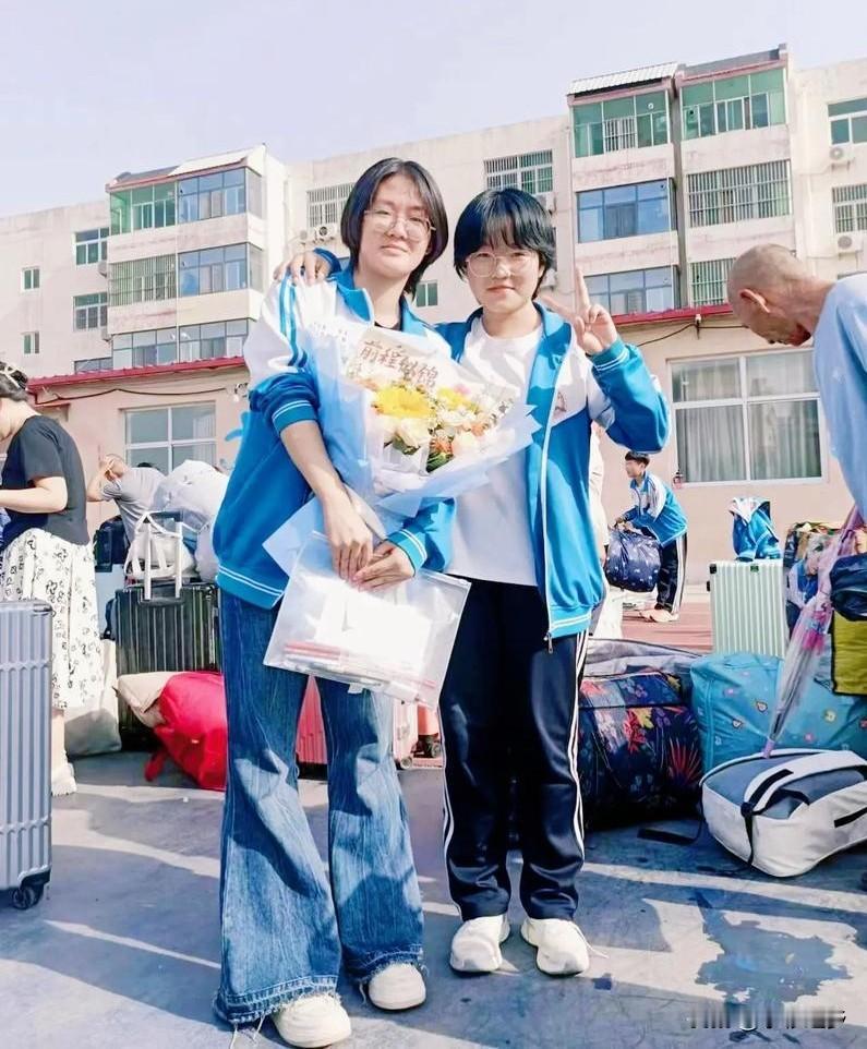 社会上不少家长认为孩子上中学后就无需接送，觉得孩子长大了能独立，或者觉得接送既麻