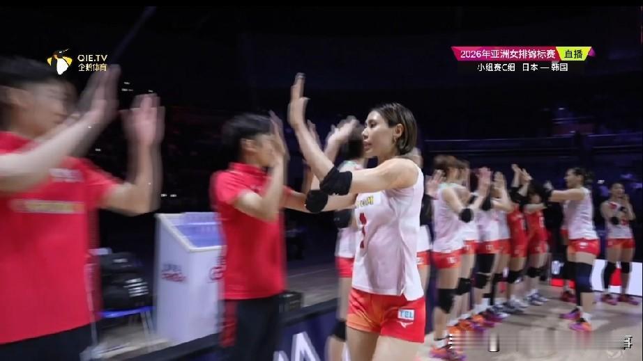 看起来日本女排也就那样，打了“鸡血”的韩国队第一局拼到31平，3个局点太可惜没抓