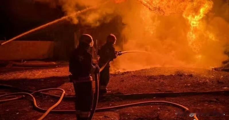 乌克兰在俄罗斯联邦的行动

12月12日至13日夜间，乌克兰军队继续对俄罗斯石油