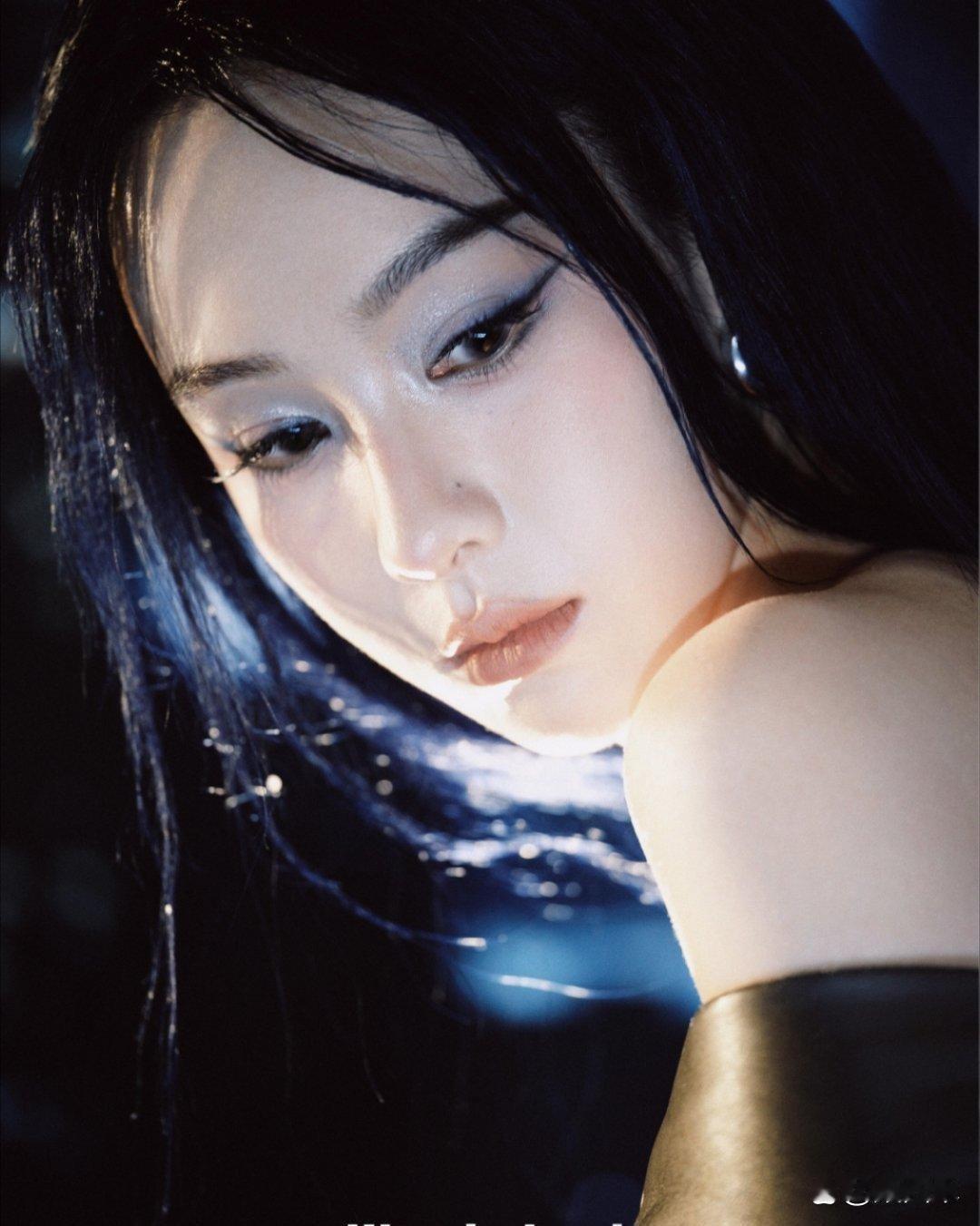柳‏﻿宗‏‏源给陈都灵拍的《Wond‏erland‎》杂﻿‎志，出⁠‎来的效果直
