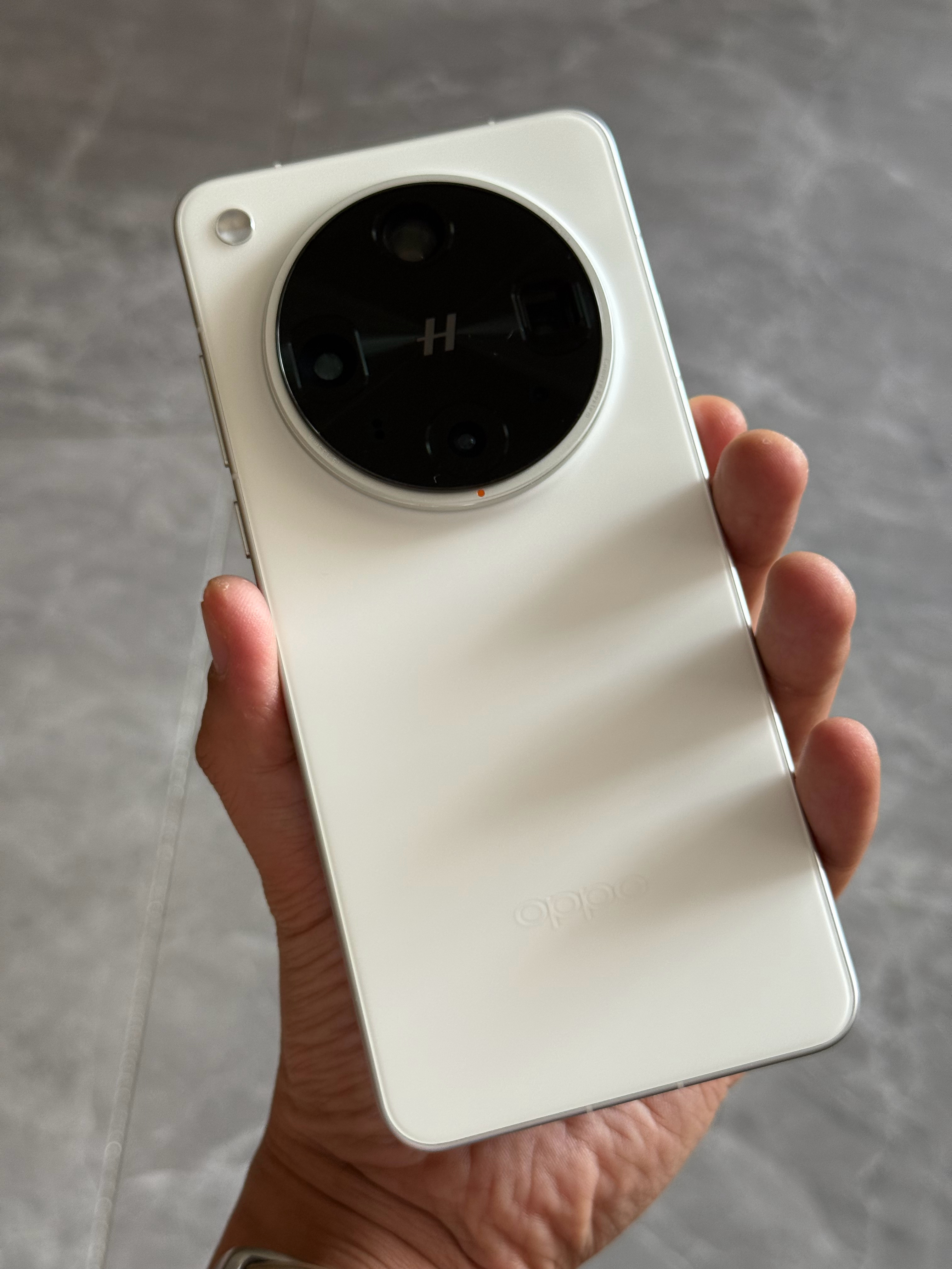 整了台 OPPO Find X8 Ultra[doge] 一会就换掉 iPhon