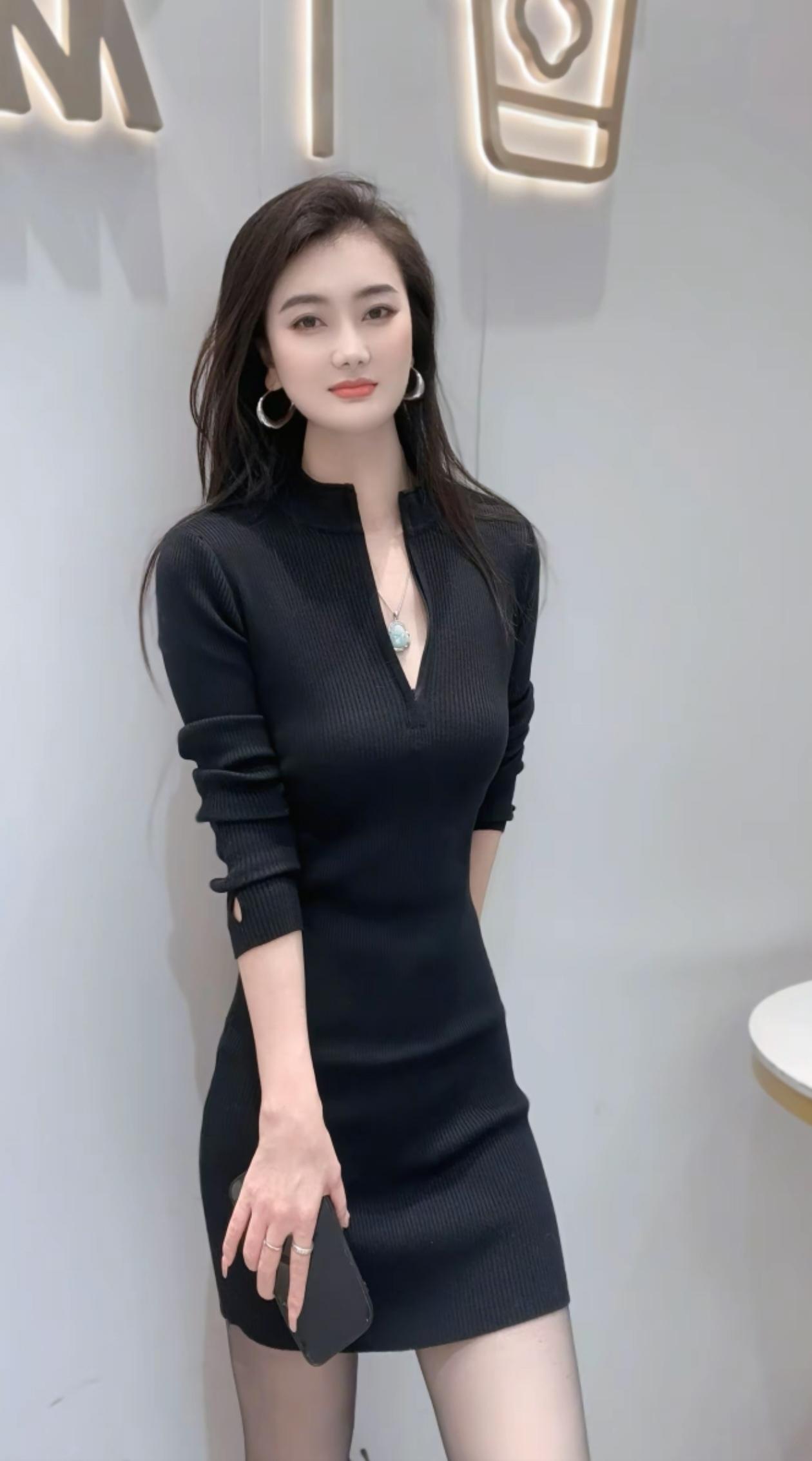 酷酷的性感的小姐姐